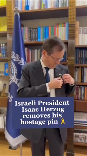 🎗️After 843 days, Israeli President Isaac Herzog removes his yellow hostage pin 🎗️🙏🏽 📹 @isaacherzog | Zionist Federation of Australia