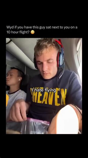 Underwater 🐙 on Instagram: "Imagine chilling on a 10 hour flight and your seat-mate starts downing 8 hot dogs and playing on Stake 🫠 Long-haul flights already test everyone’s patience. You’re packed into a pressurized metal tube, recycled air circulating for hours, limited personal space, and senses that are way more sensitive than on the ground. Smells linger longer, sounds feel louder, and anything slightly annoying can turn into a full-blown nightmare at 35,000 feet. That’s why airlines usu