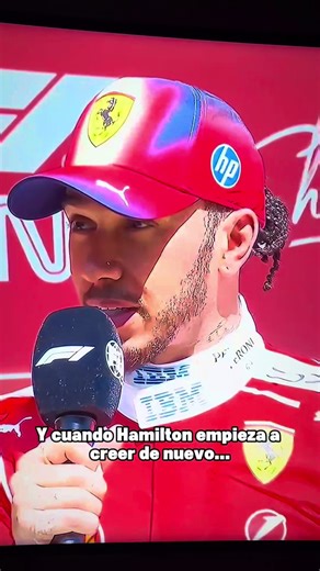 Hace un año muchos decían que Hamilton estaba acabado. Hoy… vuelve a dar señales de que los campeones nunca desaparecen. Y cuando Hamilton empieza a creer otra vez… la parrilla entera lo siente. #F1 #Hamilton #FerrariF1 #Tifosi #Formula1