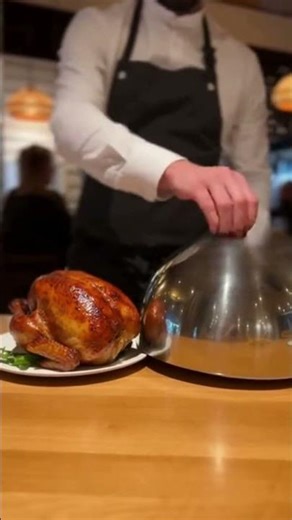 What kind of chef can cook a chicken in just 1 second? 👨‍🍳⚡🐔
