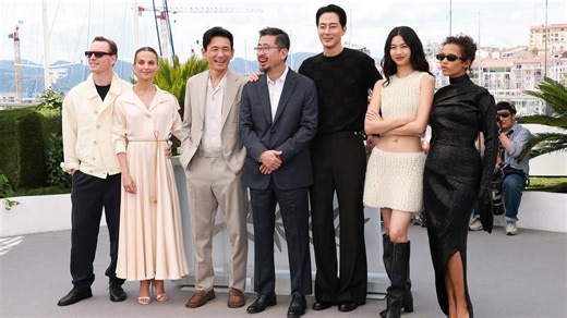 【2026戛纳电影节】主竞赛单元《希望》Photocall-导演: 罗泓轸-主演: 黄政民 / 赵寅成 / 郑好娟 / 迈克尔·法斯宾德 / 艾丽西亚·维坎德