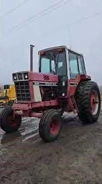 International Harvester 1086 Tractor