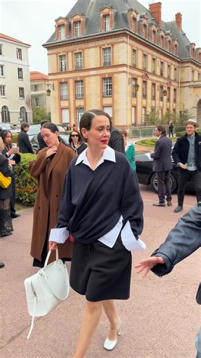 The stars have arrived for @jackmccollough and @lazro’s @loewe debut at Paris Fashion Week, including @mssarahcatharinepaulson, @brittle, @yarashahidi, @itsparkerposey, @emmachamberlain, @sarah_snook. For more, follow along in our stories. | W Magazine