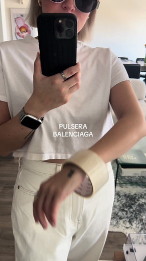 Pulsera Balenciaga: Elegancia en forma de cinta adhesiva