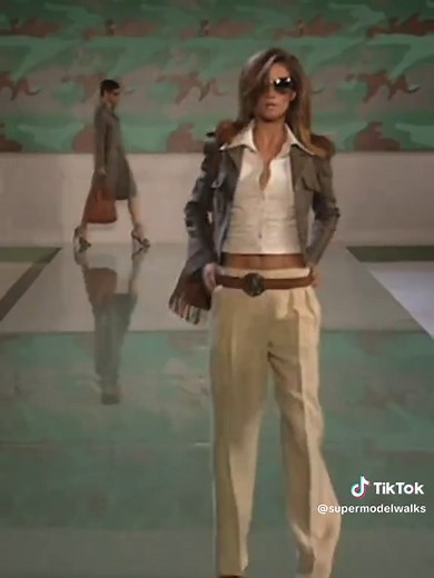 Gisele Bündchen Shines at Valentino Spring/Summer 2003