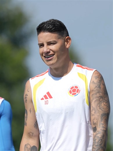🎥 ¡Todos juntos! 🫂🙌 Nuestra Selección Colombia de Mayores ultimó detalles para su juego en Canadá. 😍⚽🏟️ #ConOrgulloColombiano🇨🇴 #TikTokDeportes #FIFAWorldCup