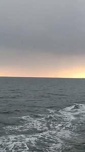 Khoảnh khắc 4 vòi rồng xuất hiện cùng lúc trên biển được người dân ghi lại 🌪 | Woman Vietnam