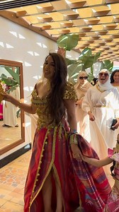 Coucou à la plus belle des mariées ! 👋😍 Une ambiance unique, des traditions respectées et une mariée sublime. C'est ça l'expérience Hammam Oriental Mornag. Merci de nous avoir fait confiance pour ce jour inoubliable ! ✨ ​#HammamOrientalMornag #MariageTunisien #AroussaTounsiya #Keswa #Outia #TraditionTunisienne #HammamLuxe #Mornag #TunisianBride #BeautéTunisienne #Mariée2026 #WeddingTunisia | Hammam Oriental Mornag