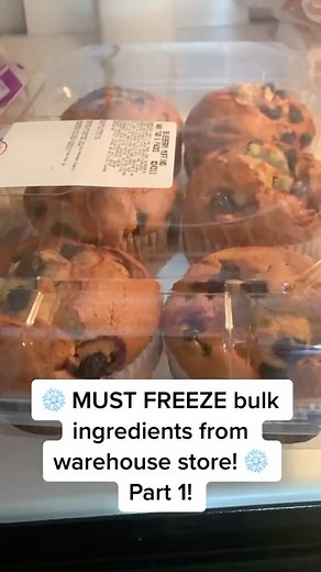 Do you do this, too???? Here are a few of my must freeze favorites from shopping at the warehouse store! #savemoneytoday #savemoneyongroceries #freezerstash | FreezEasy