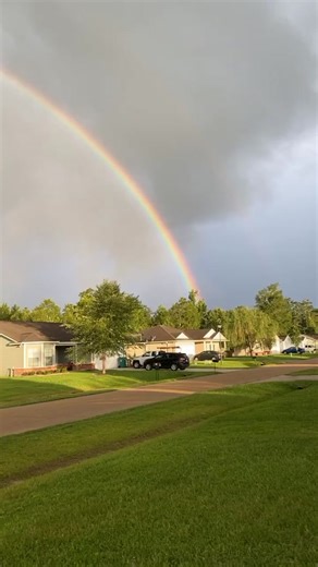 Mesmerizing Full Rainbow Captured on Camera