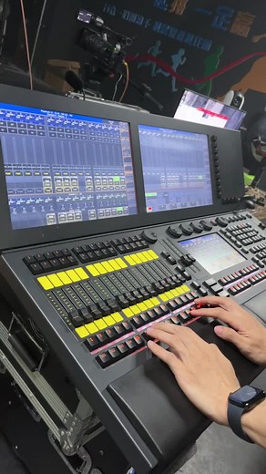 Meanreal Lighting: Mastering Stage Light for Concerts