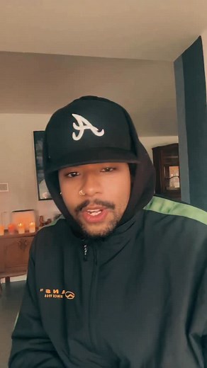 « Prudence » de Reddy Amisi est une chanson sur la modestie et la reconnaissance, sans pour autant dévaloriser ce que nous sommes ni ce que nous avons accompli. C’est une chanson qui apaise celles et ceux qui connaissent le succès et font face à la jalousie, à la médisance et aux rumeurs. | Adam La Nuit