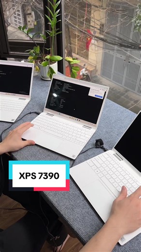 Dell XPS 7390 - Ultrabook 13.3″ cao cấp, nổi bật nhờ thiết kế mỏng nhẹ, màn hình viền siêu mỏng InfinityEdge và hiệu năng tốt trong tầm kích thước nhỏ gọn. #laptop #dell #laptopvanphong #laptopsinhvien #xuhuong2026