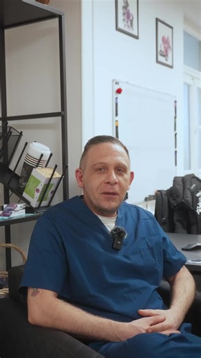 Wir zeigen euch, wie wir bei unserem Patienten den Blutdruck messen und was wir anschließend tun, wenn der Blutdruck erhöht ist. Mit Ruhe, Fachwissen und viel Einfühlungsvermögen sorgen wir dafür, dass unsere Patienten sich sicher und gut betreut fühlen 🤝🏼. #ambulanterpflegedienst #Pflegefachkraft #Pflegekraft #münchen #pflegedienst #pflege