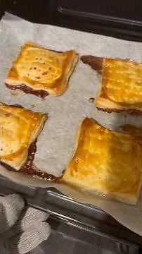 簡単アップルパイと苺チョコパイ🥧食べるのと作り方のコツはつぎの動画で😋#アップルパイ#簡単レシピ#手作りおやつ#簡単アップルパイ#冷凍パイシート#ゆりごはん#applepie