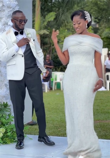A good time is guaranteed when you wear Fashion Episode ✨👰💫 #wedding #weddingvibes #weddingentrance #brideandgroom