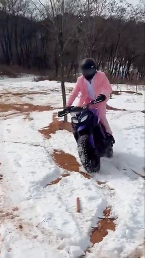 3.9M views · 67K reactions | Testing the Difference between Mt09 and yzf1000 one snow ❄️ | Dirt 737 | Facebook