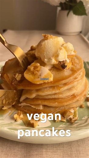Vegan Pancakes 🥞: https://glow-diaries.com/vegan-pancakes/