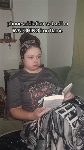 BookTok understands your attention span #reading #books #tbr #booktokapp