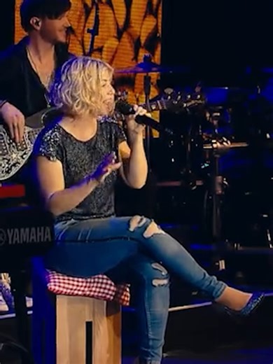 Wir machen es wie Beatrice Egli 😍 Kopf aus und Herz an ❤️ @beatrice_egli_offiziell #beatriceegli #herz #herzan #schlager #ichfindschlagertoll