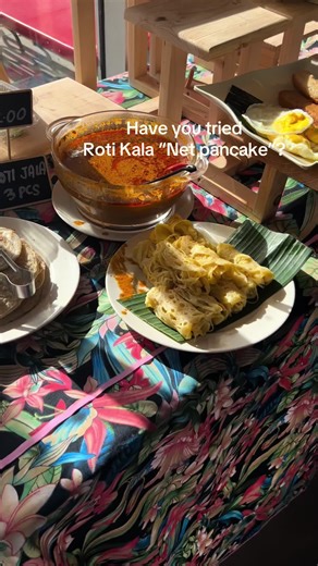 Kuih kala, roti jala same same #foodies #foodlover #cravings #pancakes #curry #roti #malaysian #malaysiatiktok #canadatiktok #perantau #pemburudollar #malaysianincanada #canada_life🇨🇦 #canada🇨🇦 #lifeincanada #fyp #tiktokviral #malaysianfood #delicious #viralvideotiktok