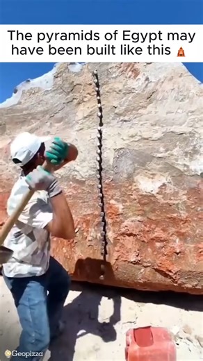 Arch Here | Architecture Page on Instagram: "This is one of the possible techniques the Egyptians used to cut the rocks for their pyramids 👇 One of the first steps in building the pyramids was to cut, sand, catalog, and transport the stones to the Giza region. There, they received identification marks from the team responsible for handling them 🔎 The stones were transported via the Nile River, and using sledges, rollers, and levers, they were stacked and fitted into place. 👉 How were they sta