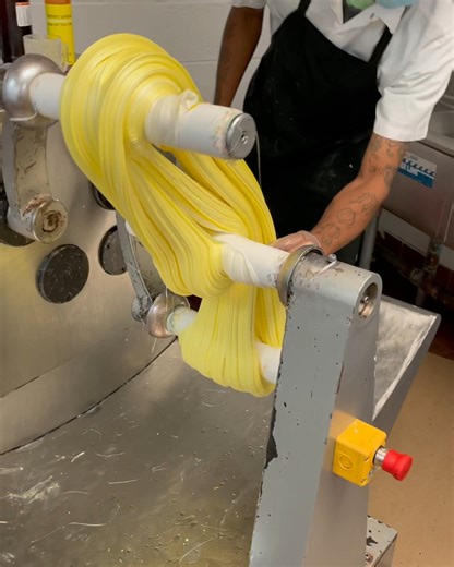I'm completely drawn in and mesmerised by this taffy making machine 🍭😍 | FOODbible