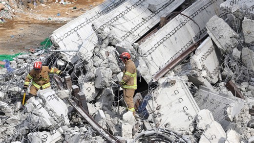 4 dead after South Korea highway construction site collapses