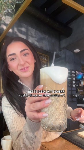 KOM PROEVEN. Maar zal ik dit op het menu zetten?? Iedereen vind m zo lekker. Lekker voor in de zomer?? #icedlatte #icecoffee
