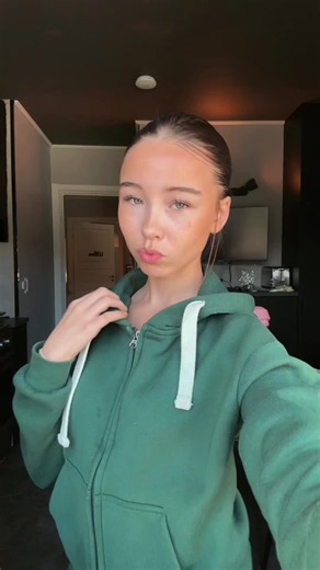 Hur jag pluggar med slickback och messy bun – studiestil 2026