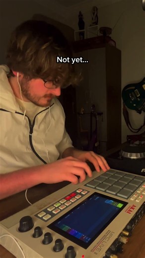 Daft Punk - Aerodynamic / live looping on Akai MPC Live