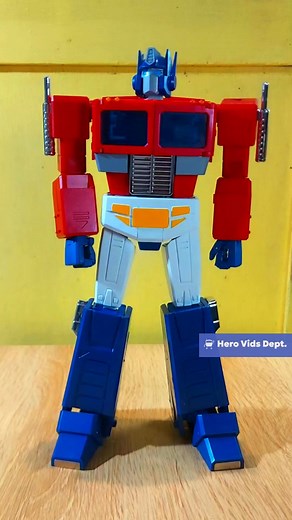 Let's Pose MP Scale Transformers G1 Optimus Prime. Magic Square Light of Peace ms 02 ex #optimusprime #Optimus #transformersg1 #autobots #transformers #transformerstoys #transformerscollector #80stoys #transformersmasterpiece #robottoys #toycollector #3rdpartytransformers | Hero Vids Dept.