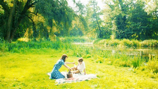 一部超级治愈的英式致郁剧集 ——《离亲叛众》