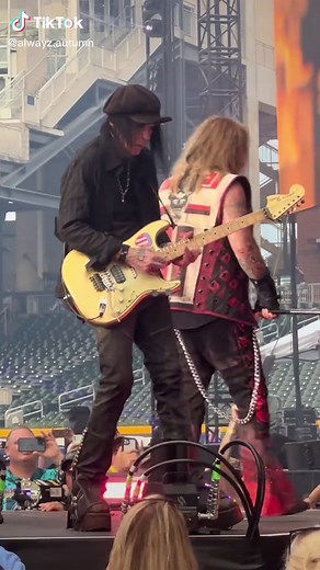 Legendary Guitarist Mick Mars Shredding in Epic Guitar Solo
