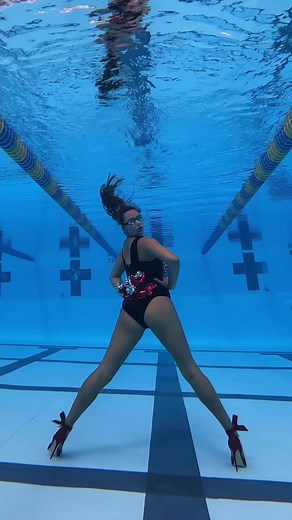Christmas 🎄 dance 👠🎅🏽 #pool #dance #underwater #xmas #Christmas #merrychristmas | Kristina Makushenko