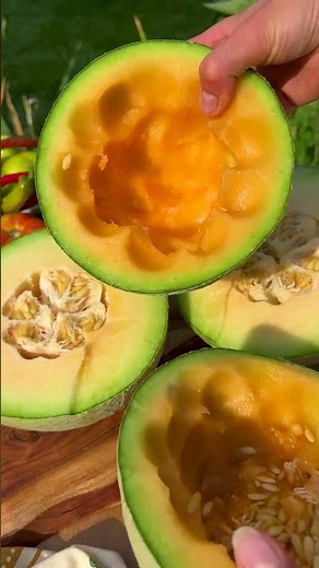 Italian Cantaloupe, Burrata, & Crispy Prosciutto Salad I #summerrecipes