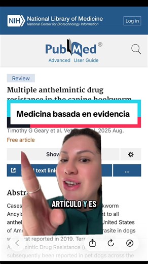 Durante años se recomendó desparasitar cada 3 meses de forma rutinaria. Sin embargo, los desparasitantes no generan inmunidad como las vacunas; su función es eliminar parásitos presentes en ese momento. La parasitología veterinaria moderna recomienda diagnóstico y evaluación de riesgo, utilizando herramientas como el coproparasitoscópico para identificar el parásito y elegir el tratamiento adecuado. Incluso existen publicaciones científicas que documentan resistencia a antihelmínticos en parásit