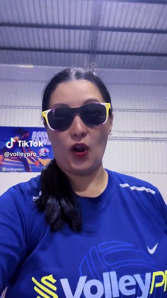 Baby Voley: Chicas Jugando al Voleibol