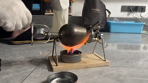 Hand-cranked popcorn pops dramatically in Chongqing, China
