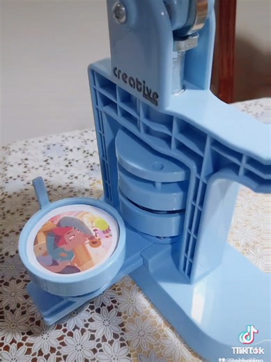 Create Your Own Personalized Badges for Small Businesses