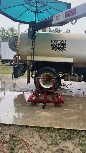 131K views · 969 reactions | 2019 Freightliner wheel seal #raining #mobiletech #dieseltech #fyp #wheelseal #xcyzba #greasemonkey #truckertok #owneroperator #greenscreen #mechaniclife #wheels #mechanictools #mechanicsoftiktok #mechanics #greenscreen #reels #reels2024 #ford #chevy #dieseltrucks #dieselpower | Mobile Grease Monkey | Facebook