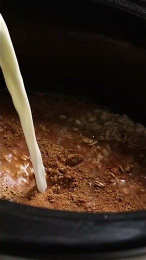 Gingerbread Oatmeal 🥣 Dessert for Breakfast! #slowcooker