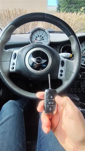 Metaclé Perpignan on Instagram: "Mini Cooper S Vous aussi ayez le réflexe Metaclé ! Je me déplace directement sur place dans les Pyrénées Orientales pour: ✅Double de clé ✅Perte totale de clé ✅Ouverture de véhicule ✅Dépannage ✅️Programmation 🚗 Intervention sur place, à domicile ou sur votre lieu de travail 🤩 Nous sommes les Professionnels de la clé automobile. 🔧Si vous aussi vous rencontrez des problèmes de serrurerie auto : ☎ Mickael au 06.01.76.56.18 📧 / perpignan@metacle.fr / #DépannageAut