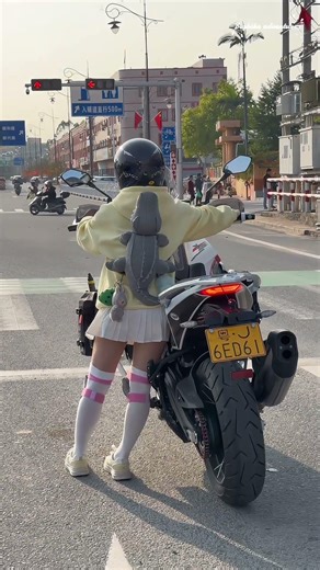 Never let height stop you from riding a big bike! 🏍️💨 #girlswhoride