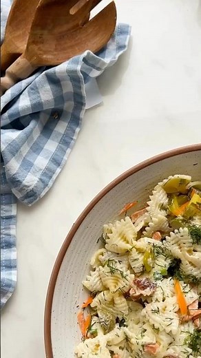 A Dill Pickle Pasta Salad Perfect for a Picnic 🥒✨🌿