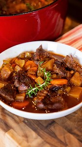 BEST POT ROAST RECIPE!!! (low carb, high protein) 🥩🥕 Team beef or chicken? 😍 This hearty pot roast is slow-cooked to perfection. Tender, juicy, and loaded with rich flavor! It’s the ultimate comfort food for any night of the week 🍲 Here’s what you’ll need: * For the roast: * 3–4 lb beef chuck roast * 2 tbsp avocado oil * Salt and pepper, to taste * 1 tsp garlic powder * 1 tsp onion powder * 1 tsp smoked paprika * For the broth and vegetables: * 1 medium onion, cut into chunks * 3 cloves garl