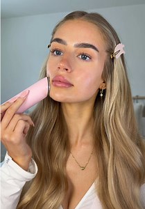 Keeping my face core sculpted and glowing just like pilates does for my body core! using the new Booster Pro X2 from @medicube global 🧘🏼‍♀️🎀ad