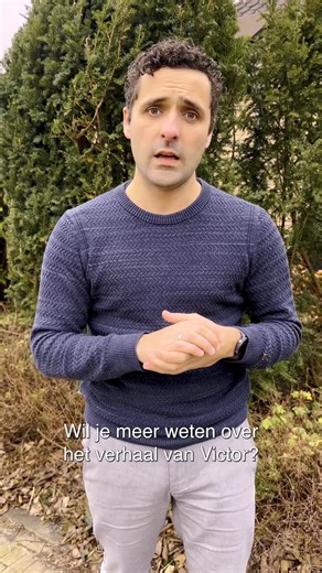 ZOA on Instagram: "𝗗𝗲 𝗺𝗲𝗻𝘀 𝘇𝗶𝗲𝗻 𝗼𝗺 𝗼𝗻𝘀 𝗵𝗲𝗲𝗻, 𝘃𝗲𝗿 𝘄𝗲𝗴 𝗲́𝗻 𝗱𝗶𝗰𝗵𝘁𝗯𝗶𝗷 👫⁠ ⁠ Afgelopen november was Joep van der Spek in de Filipijnen voor opnames. Daar had hij een bijzondere ontmoeting met zijn taxi-chauffeur, Marvin. Het verhaal van de chauffeur liet hem beseffen hoe belangrijk het is om ook te denken aan je medemens. Zeker tijdens de feestdagen. ⁠ ⁠ Daarom roept hij op om bijvoorbeeld ook te denken aan de 83-jarige Viktor uit Oekraïne. Viktor heeft het niet mak