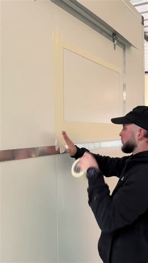 Voici un nouveau projet qui était resté dans le silence… jusqu’au rendu final pour le client ! 👀 Une remorque isolée intégrant un spa pour tout type d’événement @spa_nomade 🛁✨ 🔧 Cahier des charges : • Création de deux ouvertures vitrées en baies projetables avec moustiquaires et volets occultants • Installation d’un kit prise P17 pour alimenter la remorque (spa, éclairage, rétroprojecteurs) Un chantier aussi technique qu’insolite 💡 Je reste bien évidemment ouvert à tous les projets réalisabl