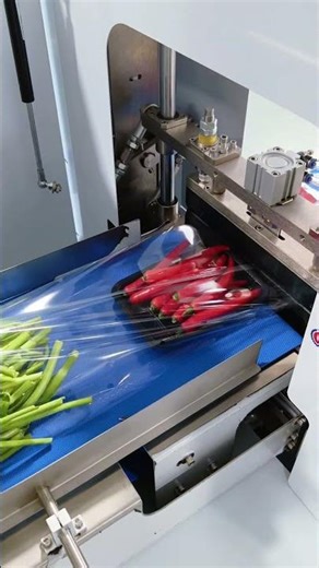 Easy auto packing with better freshness protection #vegetablepackingmachine #automation
